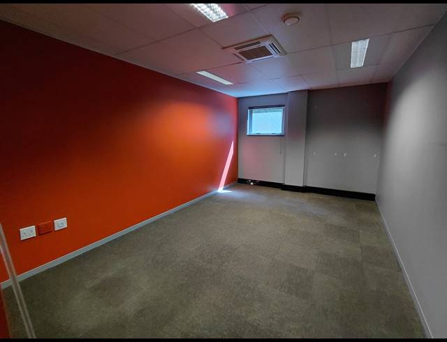 2,002M² OFFICE TO LET IN WATERFALL